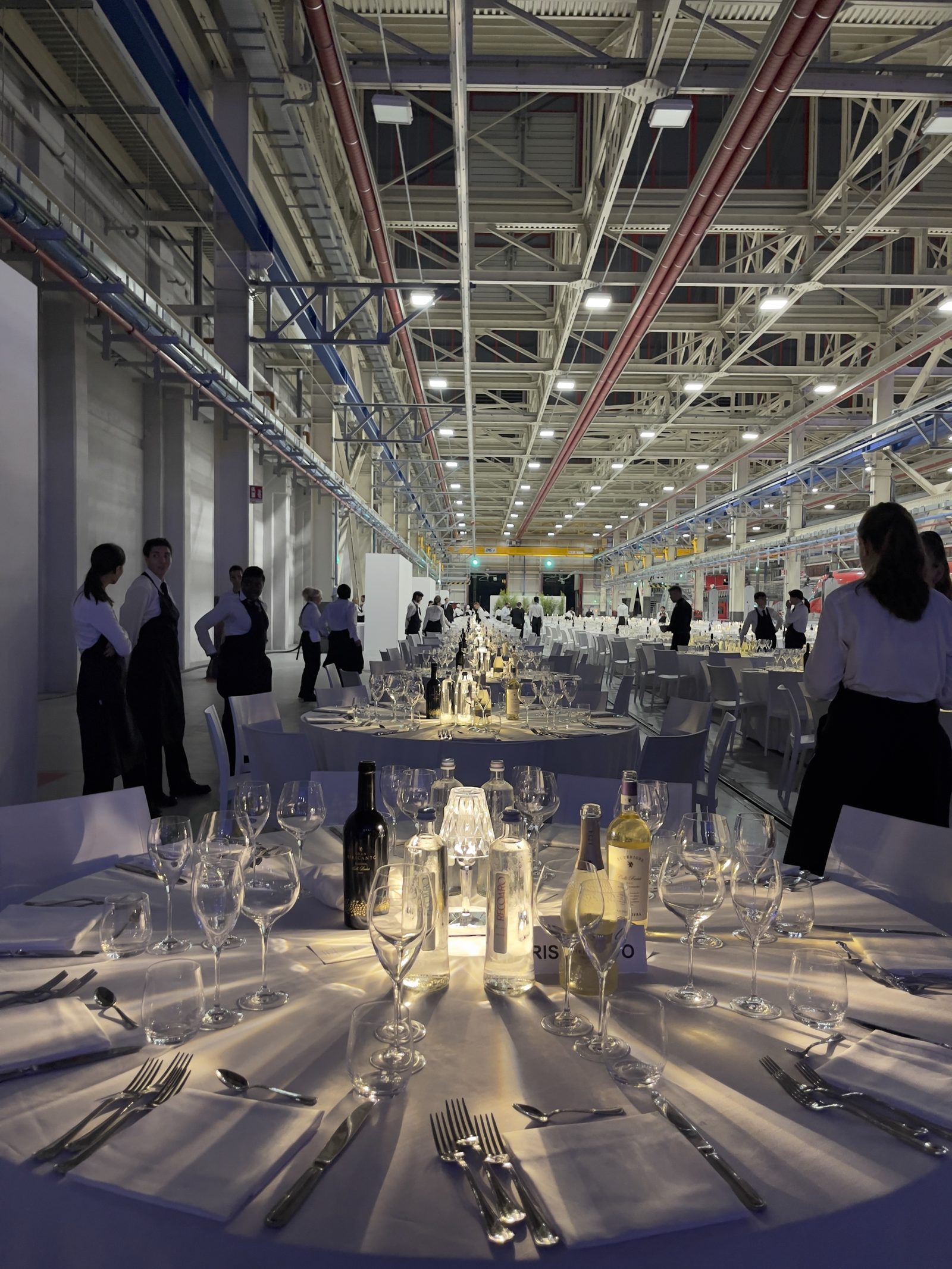 Evento aziendale in ambiente industriale