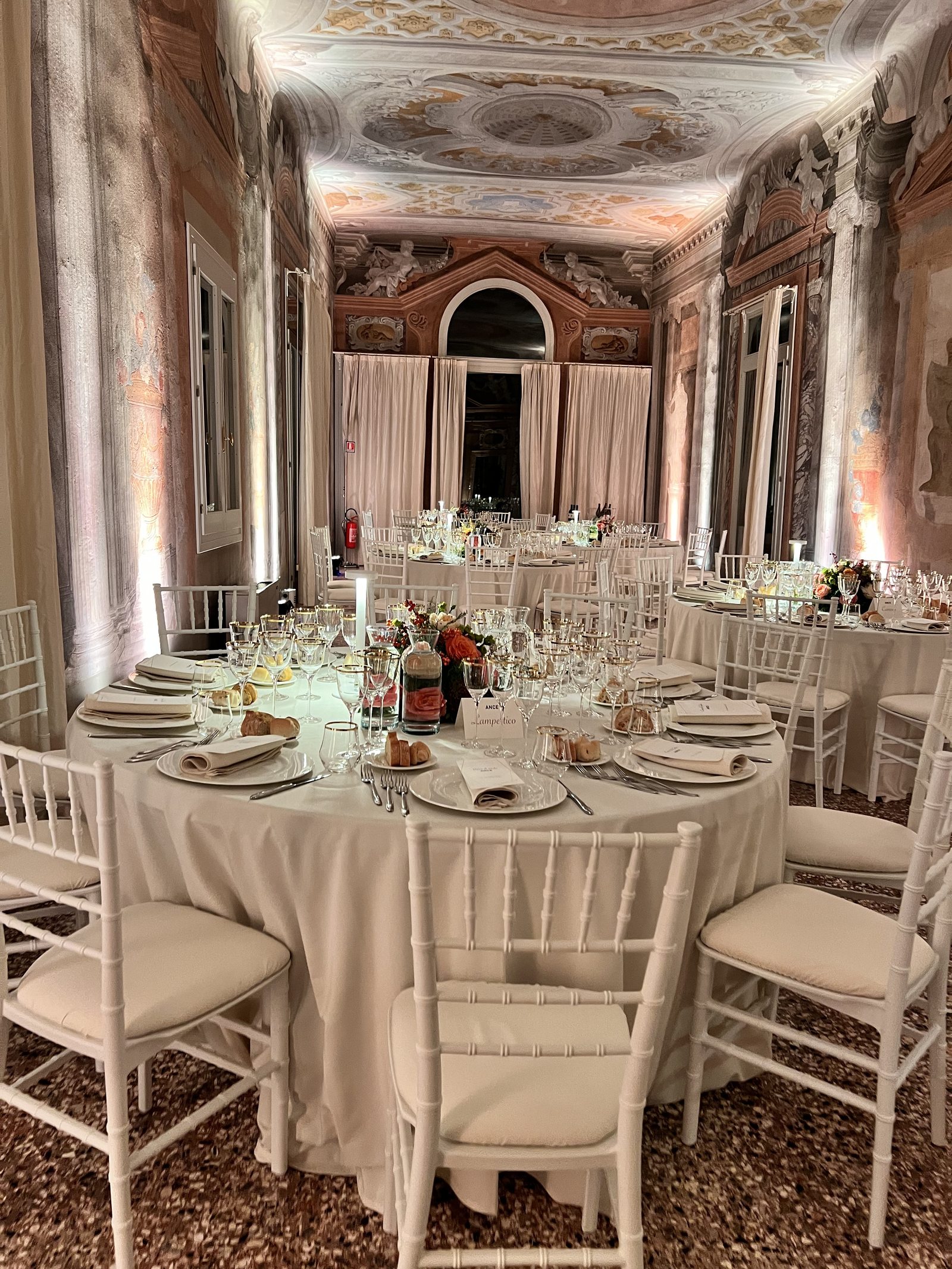 Sala storica allestita per cena di gala